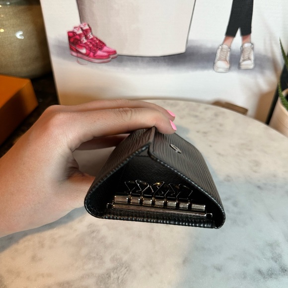 Louis Vuitton Black Epi 6 Key Holder - Picture 11 of 14